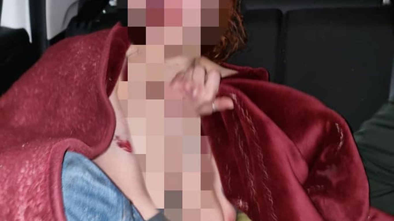 Во Львове наркоман напал на свою сожительницу - покусал ее и пытался зарезать ножом - фото
