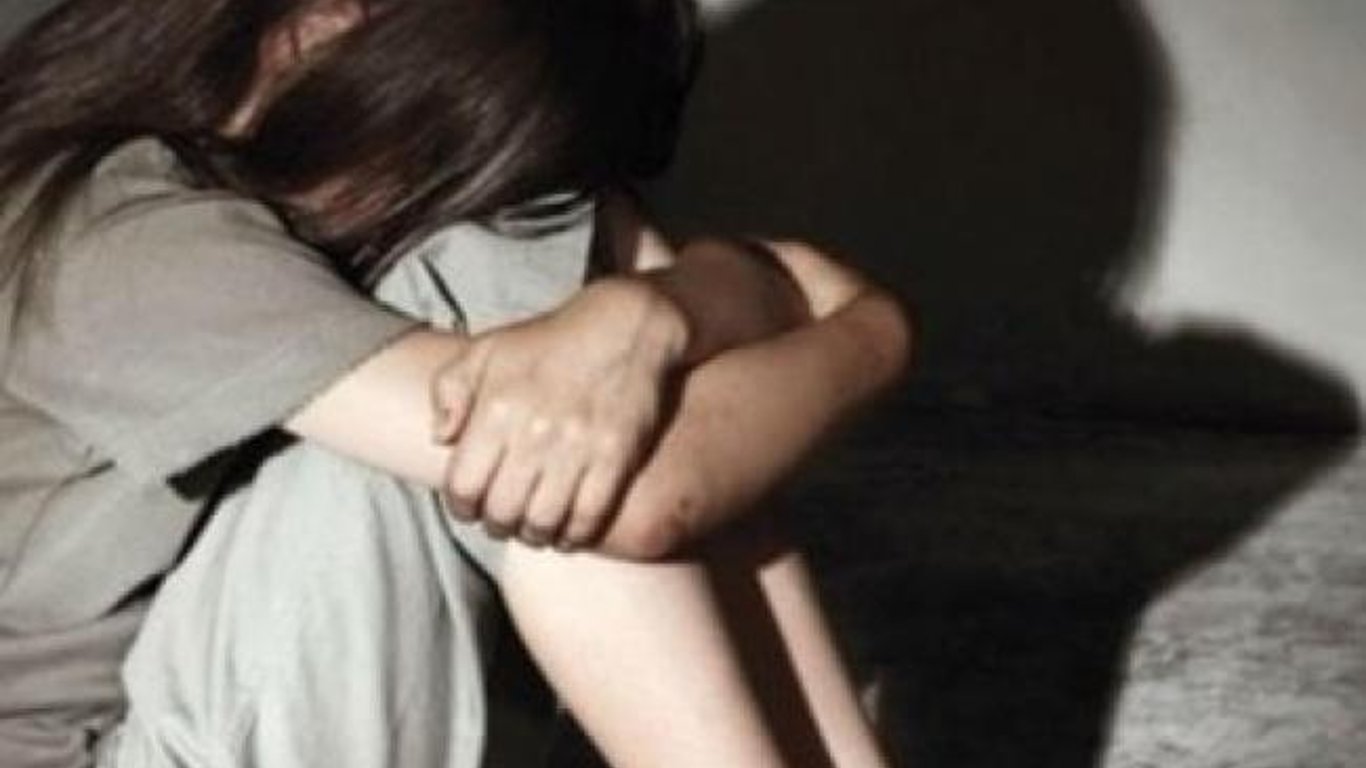 На Рівненщині чоловік ґвалтував 10-річну падчерку: суд виніс вирок