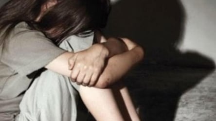 На Ровенщине мужчина насиловал 10-летнюю падчерицу и снимал это на видео: суд вынес приговор - 285x160