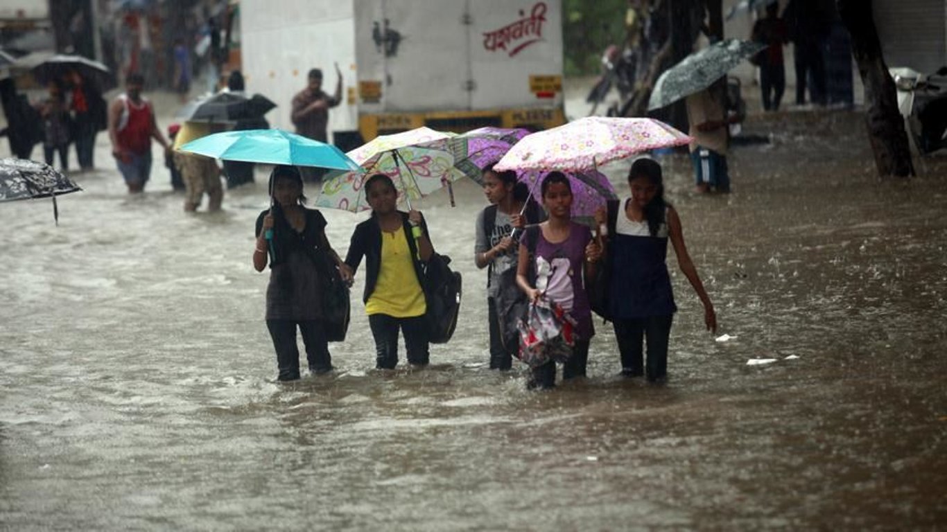 Наводнение в Индии - 30 человек погибли, тысячи остались без дома