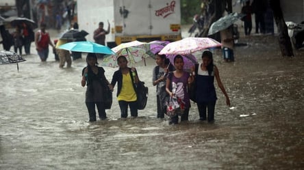 Масштабное наводнение в Индии: по меньшей мере 30 человек погибли, тысячи остались без дома - 285x160