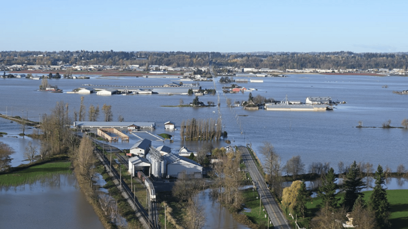 Наводнения в Канаде в Британской Колумбии - объявили чрезвычайное положение