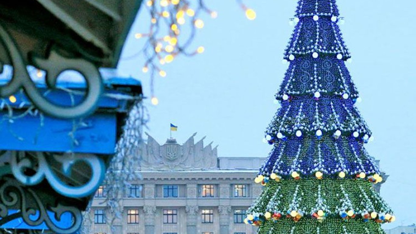 В Харькове собирают новогоднюю елку
