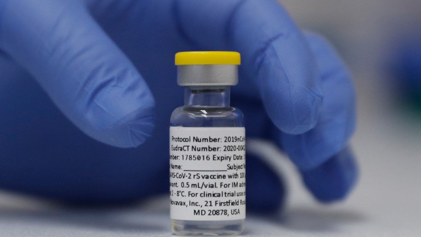 ВОЗ одобрила вакцину Nuvaxovid для экстренного применения – что стоит знать