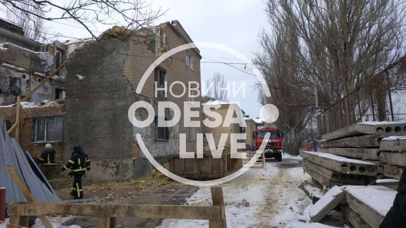 В Одессе рухнула стена дома в Хуторском переулке: пострадали два человека