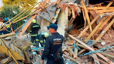 Окупанти на Дніпропетровщині вдарили по житлових будинках, є поранені (фото) - 285x160