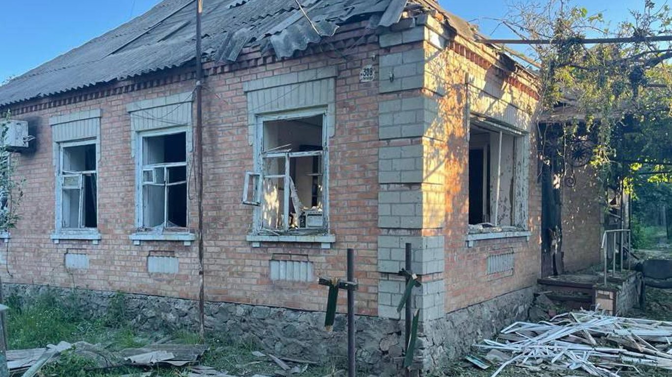 Російські війська випустили 60 снарядів по житлових кварталах Нікополя