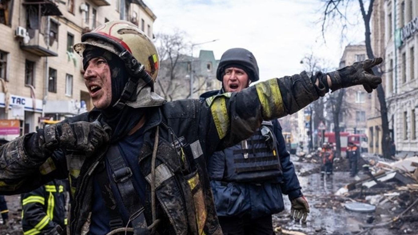 Оккупанты ночью обстреляли центр Харькова: сколько людей пострадало