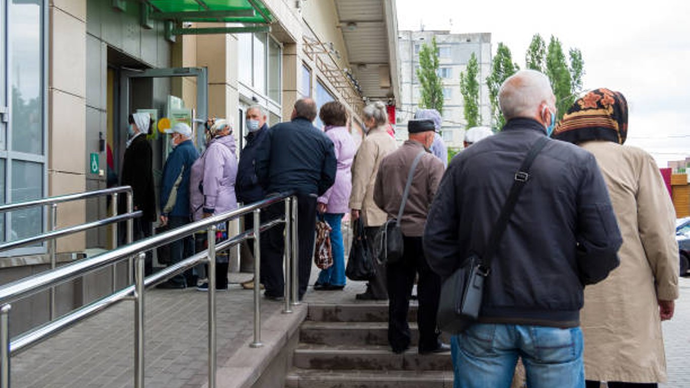 Харьковчане не могут рассчитаться за газ - второй день стоят в очереди