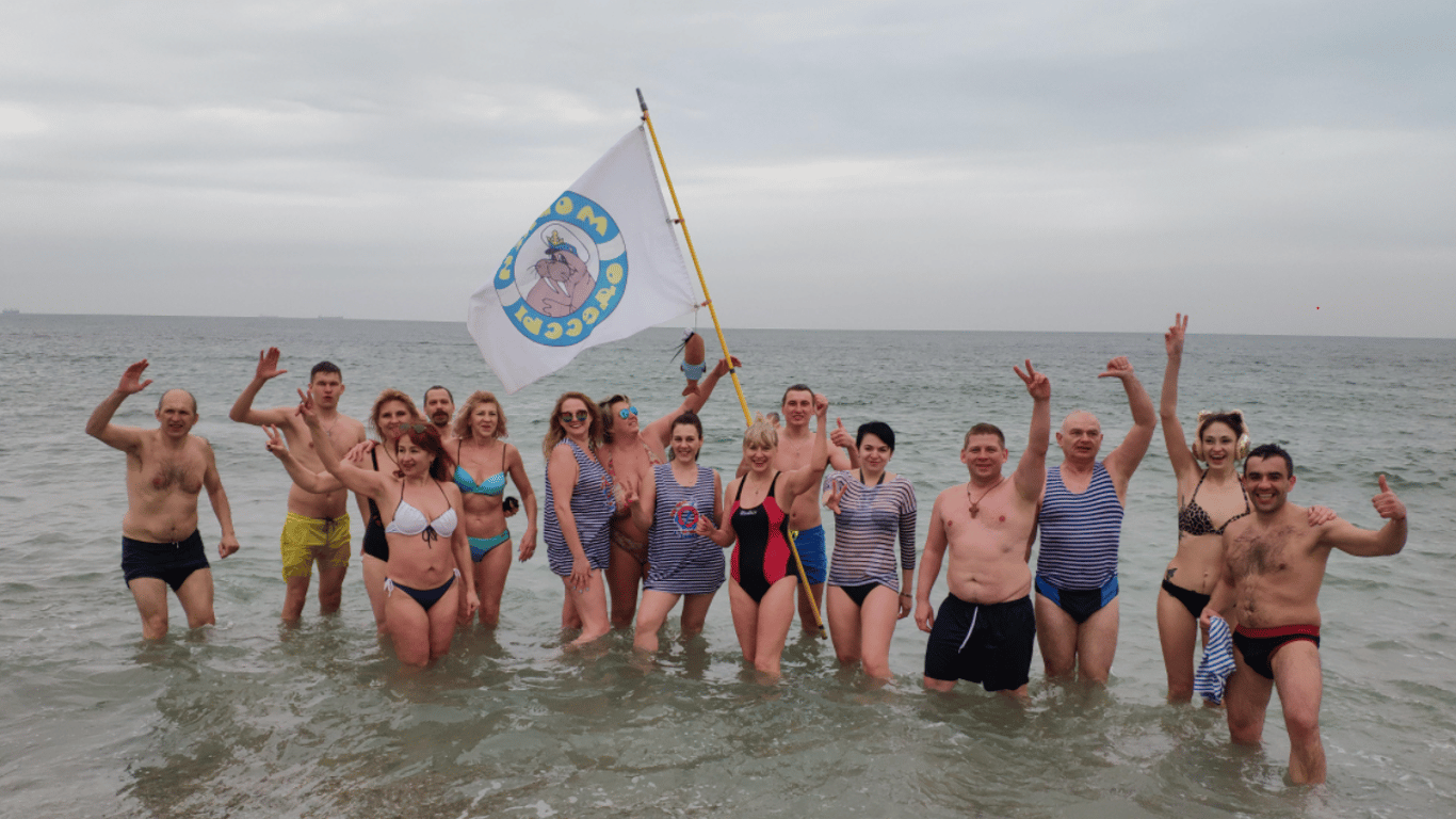 В Одесі місцеві моржі вже традиційно відкрили свій власний купальний сезон
