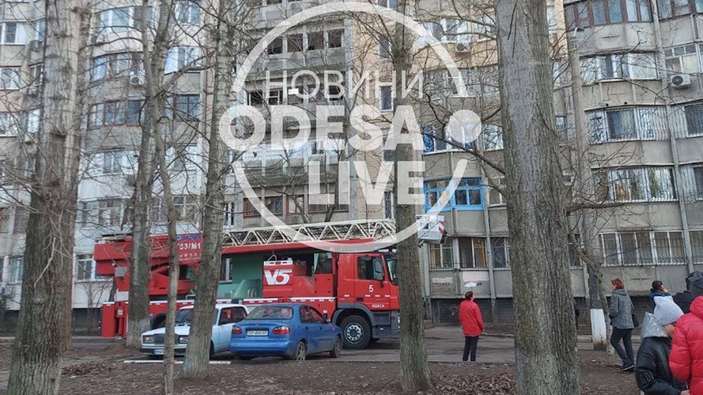 В Одессе спасатели из-за автомобилей не смогли проехать на вызов