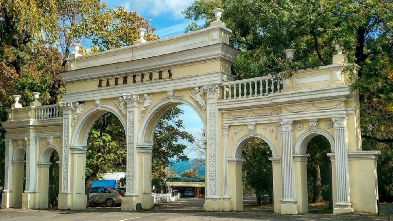 В Одесі спиляють два десятки дерев - реконструкція Ланжеронівської арки