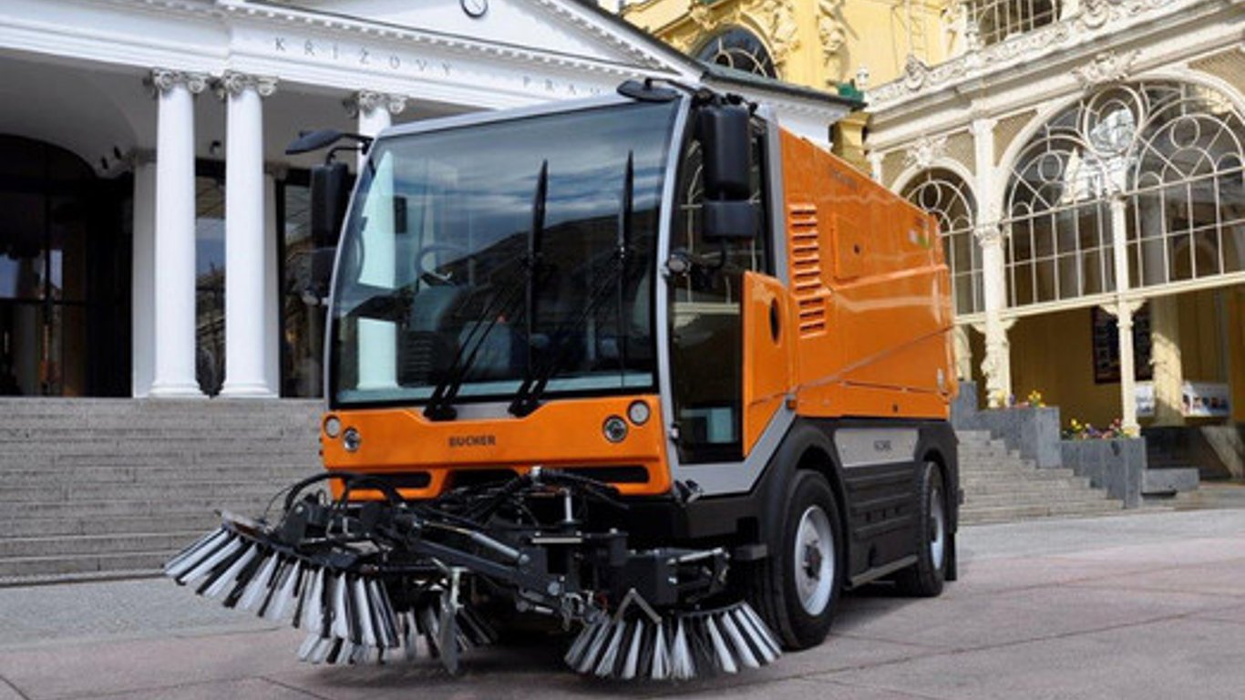 Одеська міська рада придбала 10 нових прибиральних машин