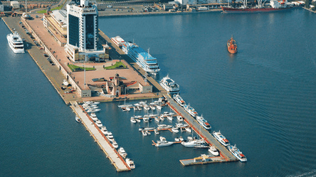 Одеський морський порт спише на брухт 2 крани: за них він отримає 2,7 мільйона гривень - 285x160
