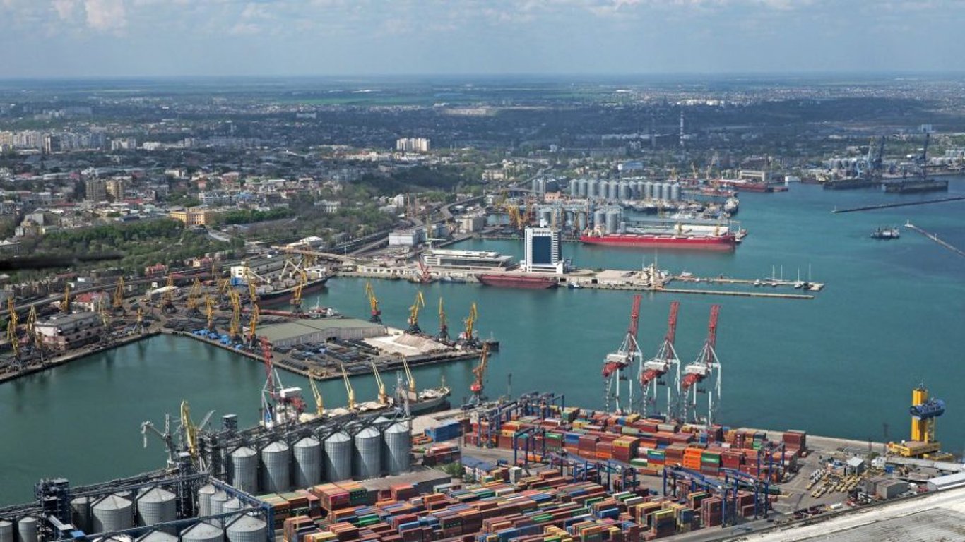 Одеський морський порт приватизують: причини