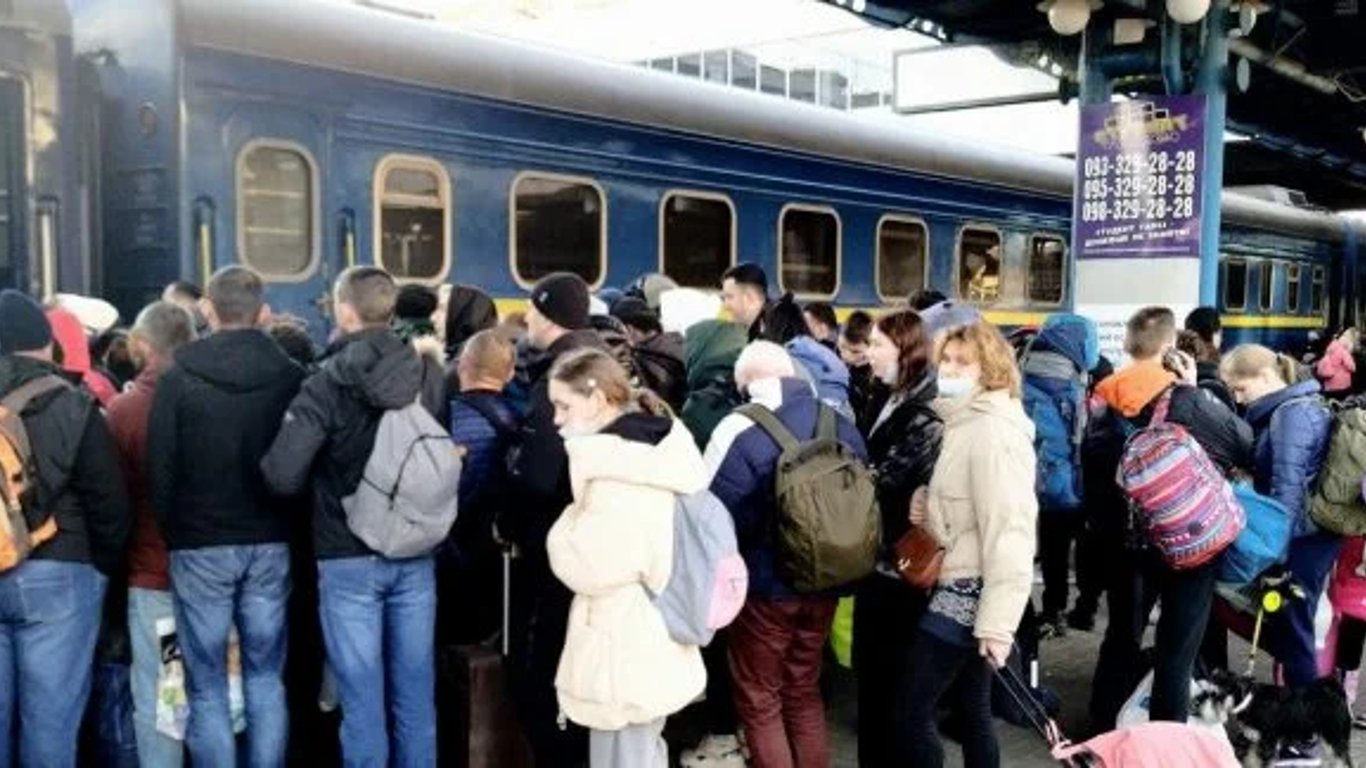 Оккупанты обстреляли эвакуационный поезд из Киева