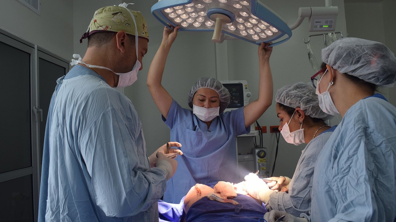 У Львові хірурги зі США прооперують 25 дітей із вадами серця