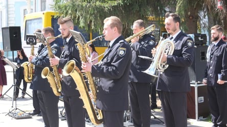 Оркест поліції Київщини виконав "Ой, у лузі червона калина" в Ірпені. Відео - 285x160