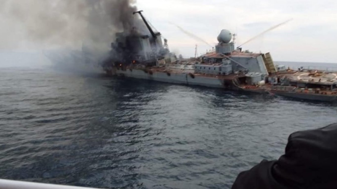 В России отец ищет правду о гибели сына на крейсере "москва"