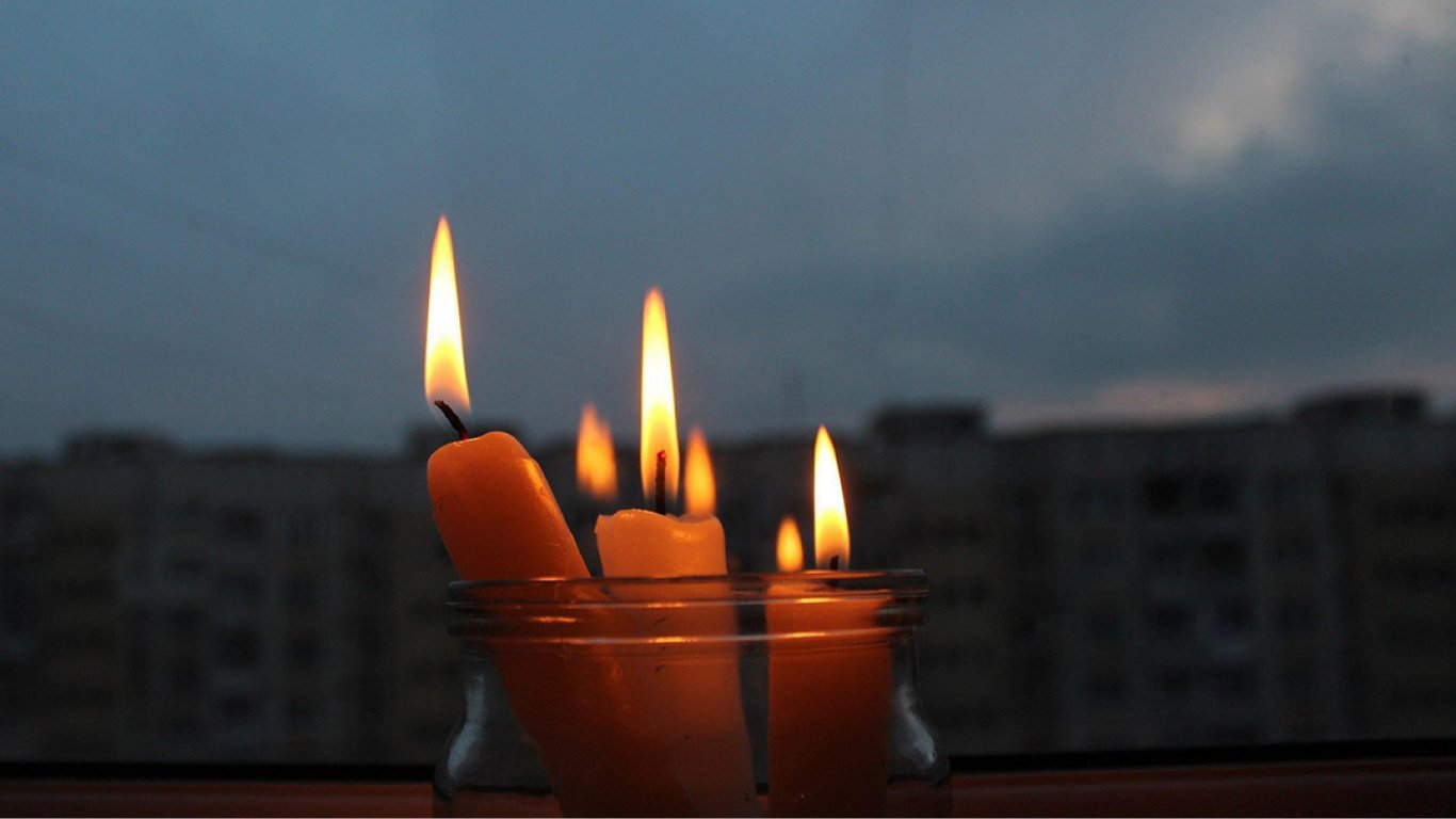 Відключення світла на Киїівщині — скільки людец залишилось без електроенергії через негоду