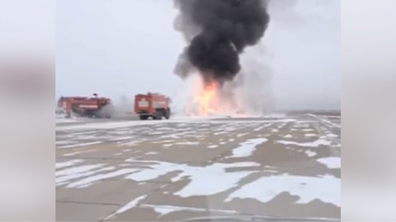 У росії розбився вертоліт: у мережі показали відео, як він горить