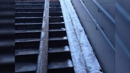 Забули про людей: у Києві комунальники вирішили не розчищати від снігу пандуси - 285x160