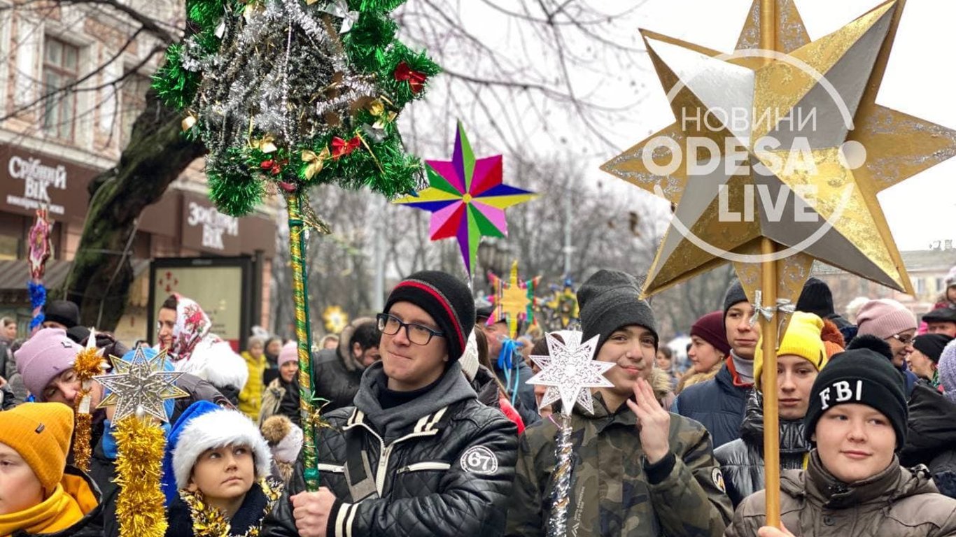 В Одессе устроили парад рождественских звезд