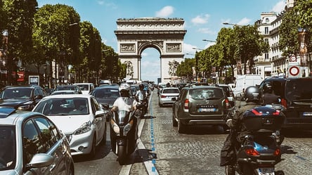 У Парижі автомобілям заборонили рухатися зі швидкістю вище 30 км на годину - 285x160