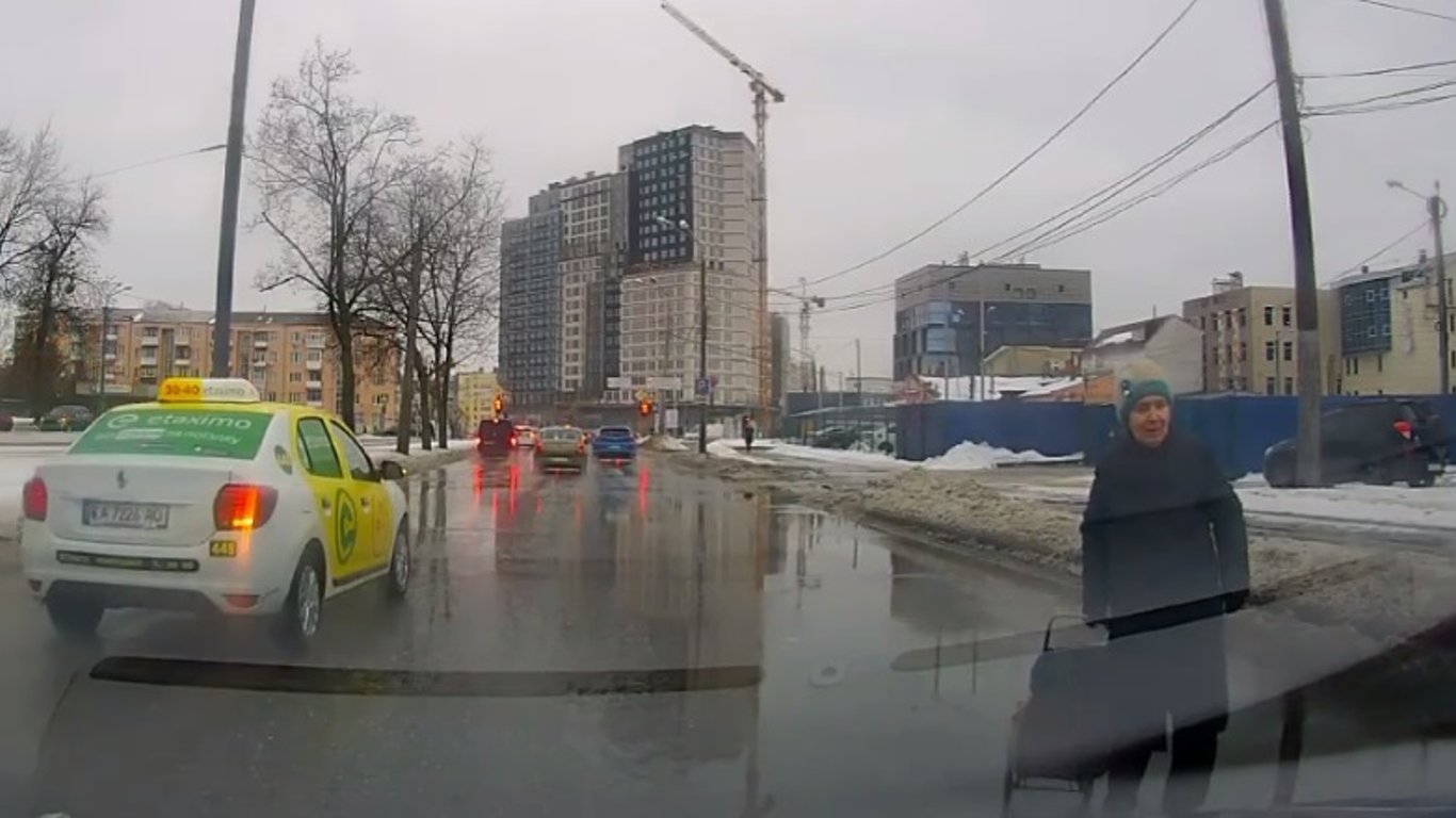 Нечищеные тротуары Харькова стали еще одной причиной увеличения ДТП на дорогах