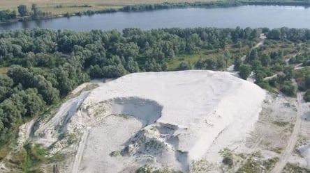 Под Киевом раскрыли схему незаконной добычи песка: подробности - 285x160