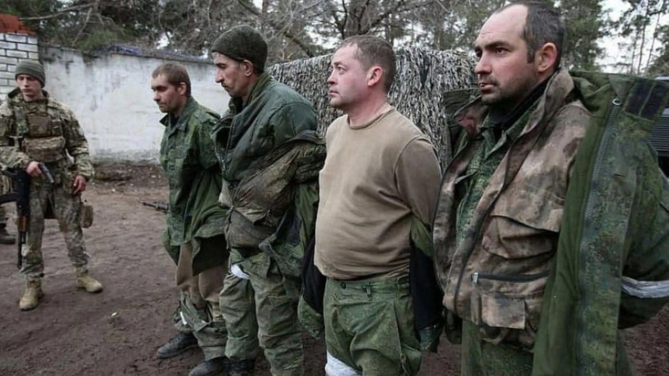 Война в Украине : пленный кадыровец выучил лозунг Слава Украине
