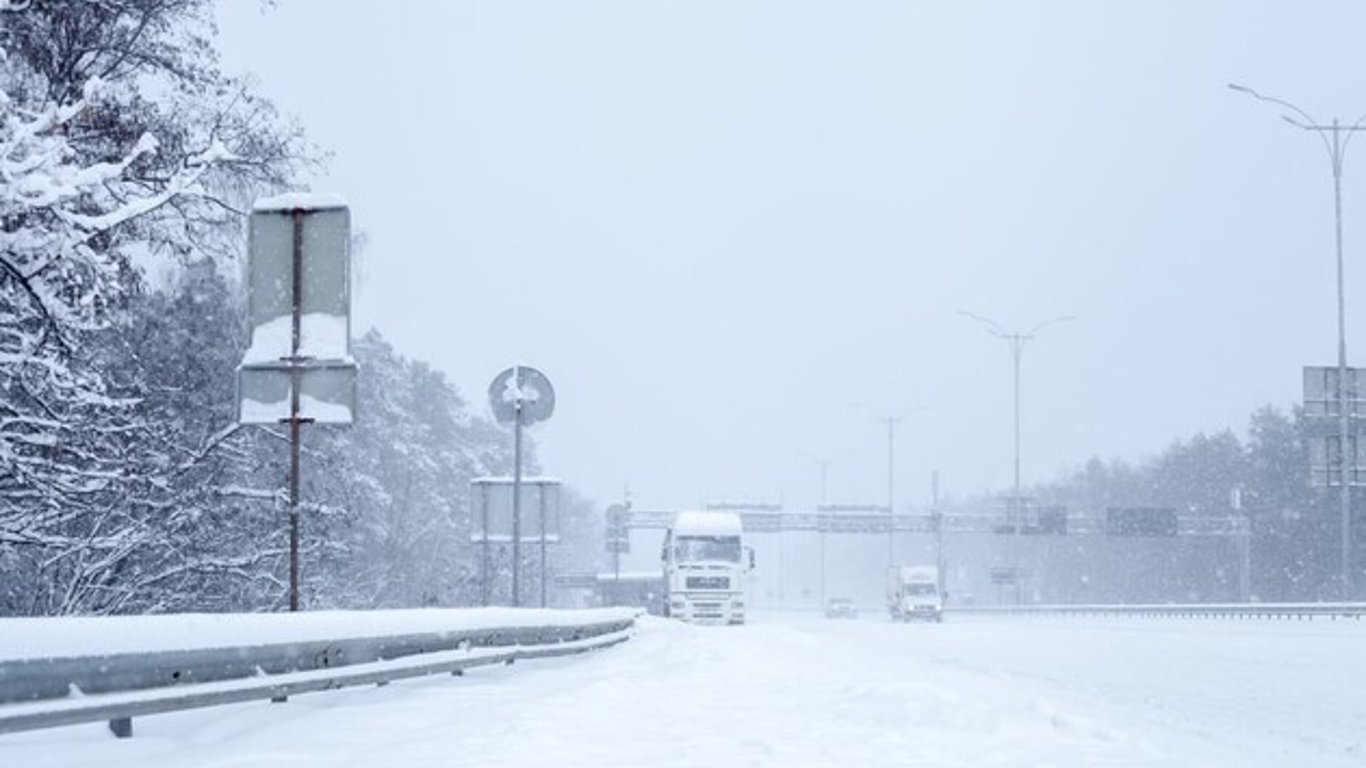 ГСЧС предупреждает о снегопаде и сильном ветре в Украине