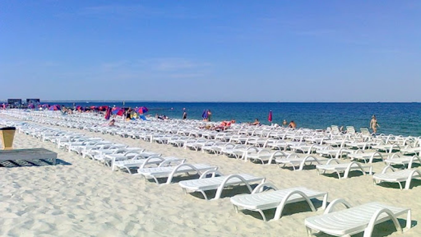 Чи можна на пляжах Одеси безкоштовно відпочити на шезлонгах