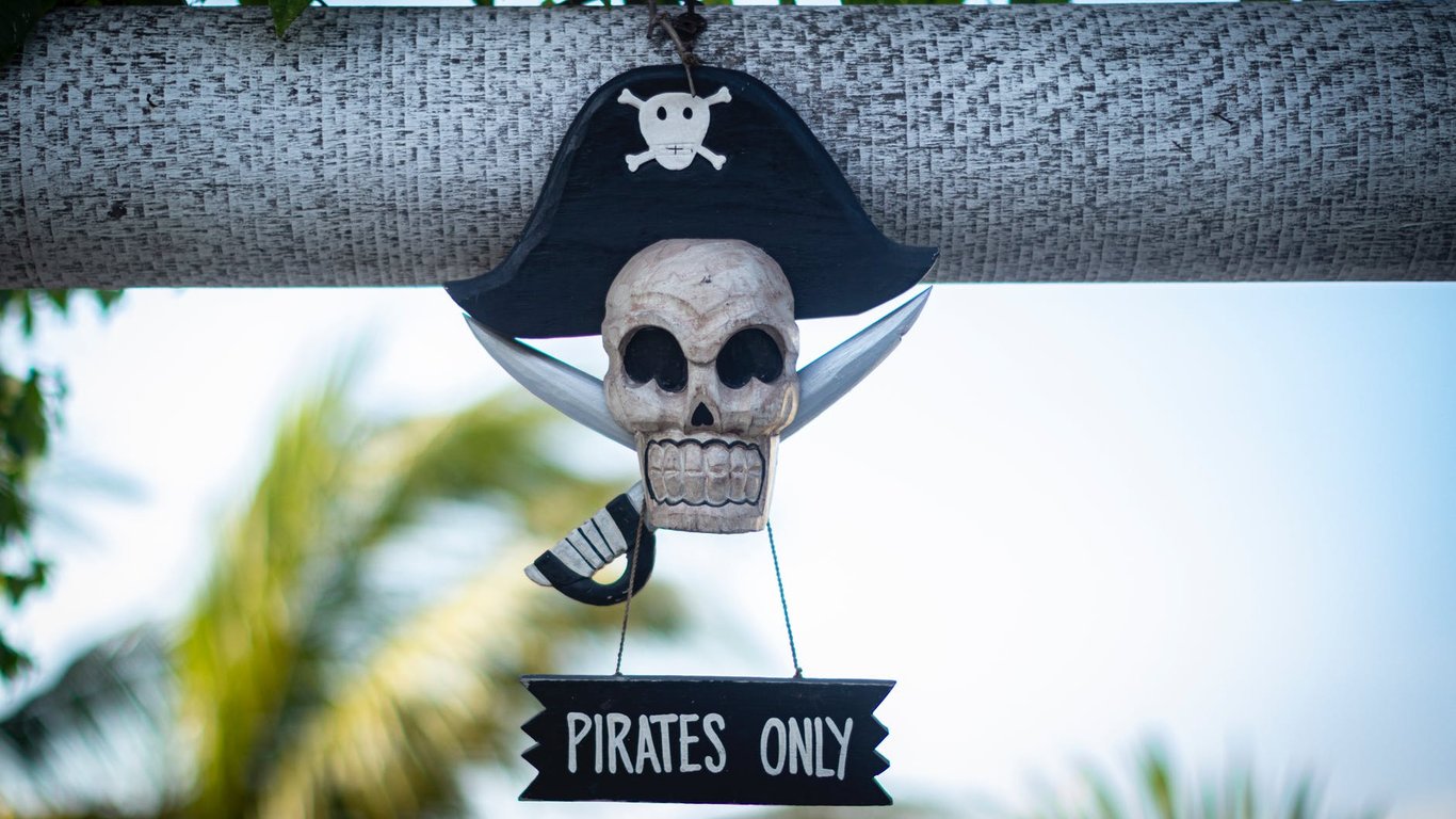 Чому пірати носили пов'язки на очі