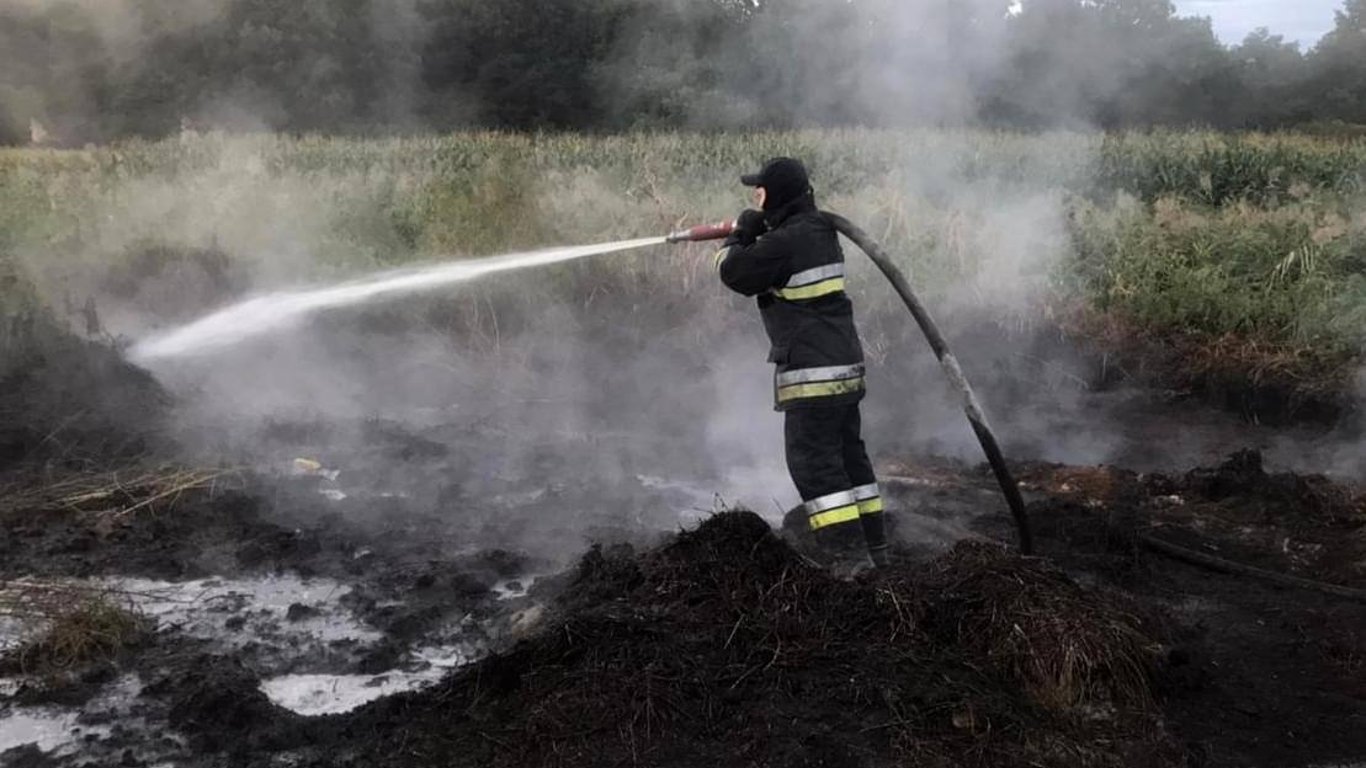 Киев снова заполонил запах гари: что говорят спасатели