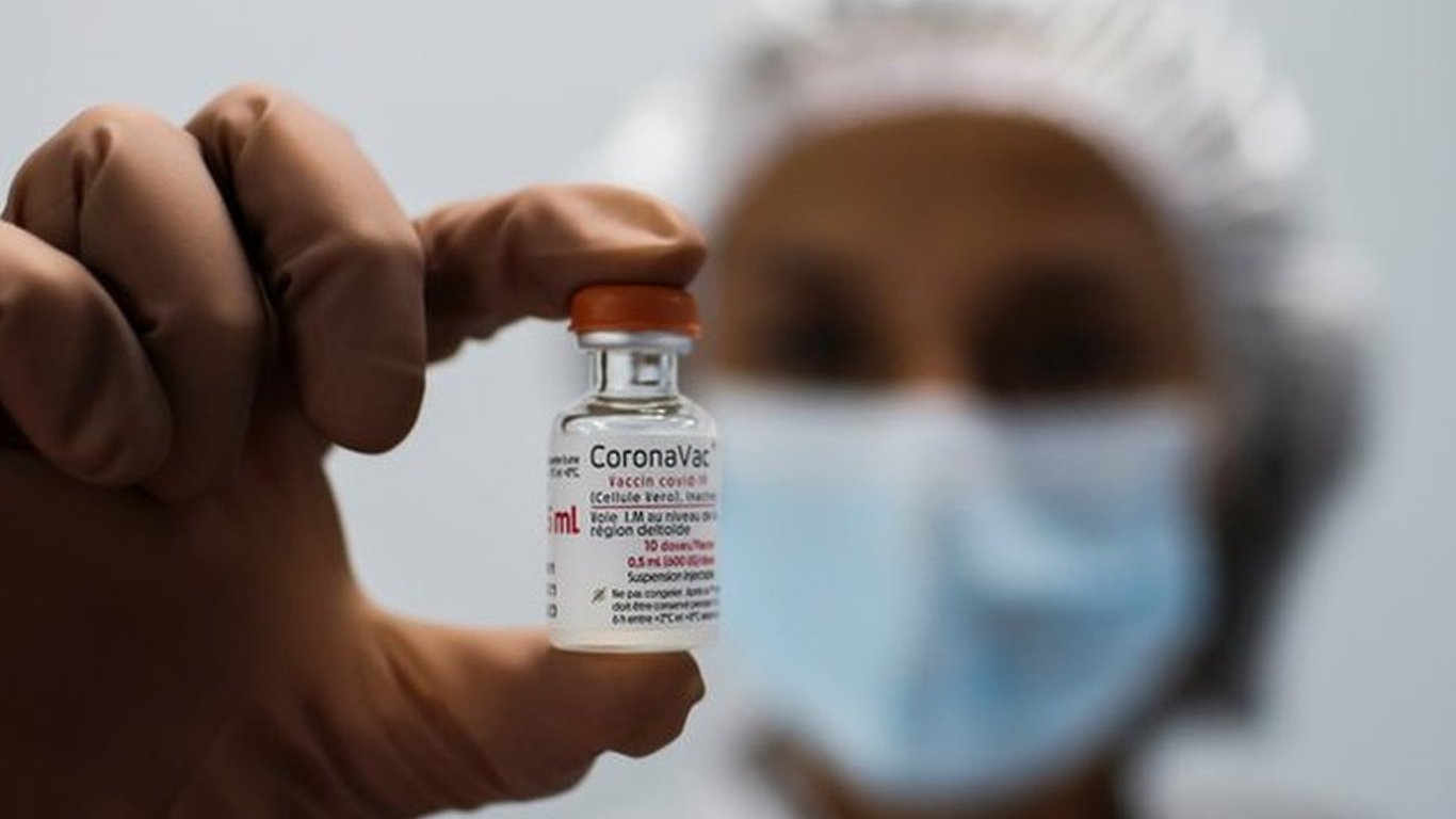 Радуцький розповів, чи підходить вакцина Coronavac для бустерних доз