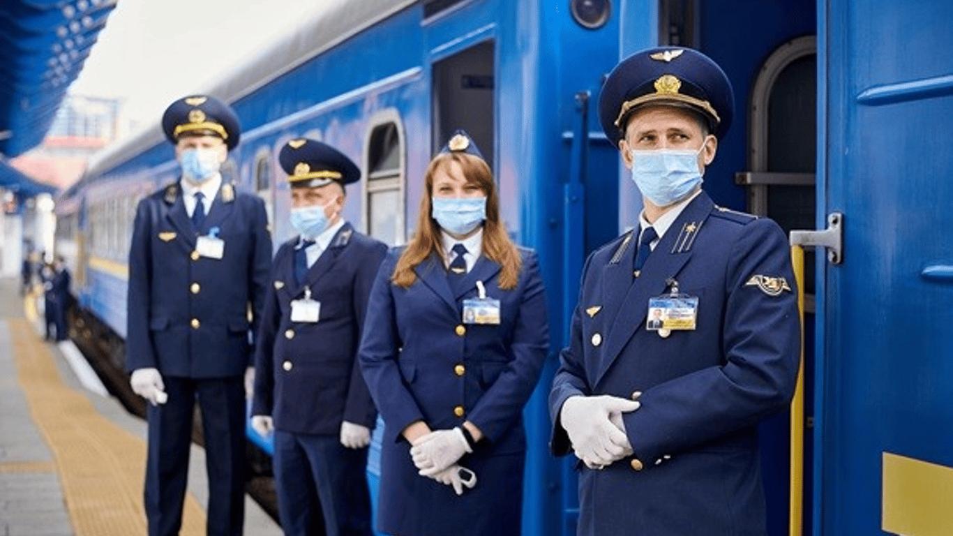 Поїздки в Укрзалізниці - чи зможуть висадити пасажирів без COVID-сертифікатів