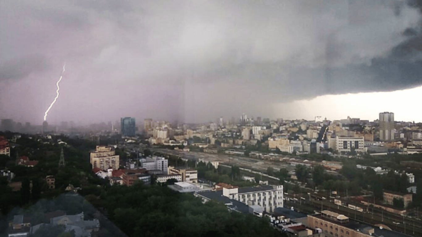 Погода в Києві 29 червня - на столицю України насувається гроза