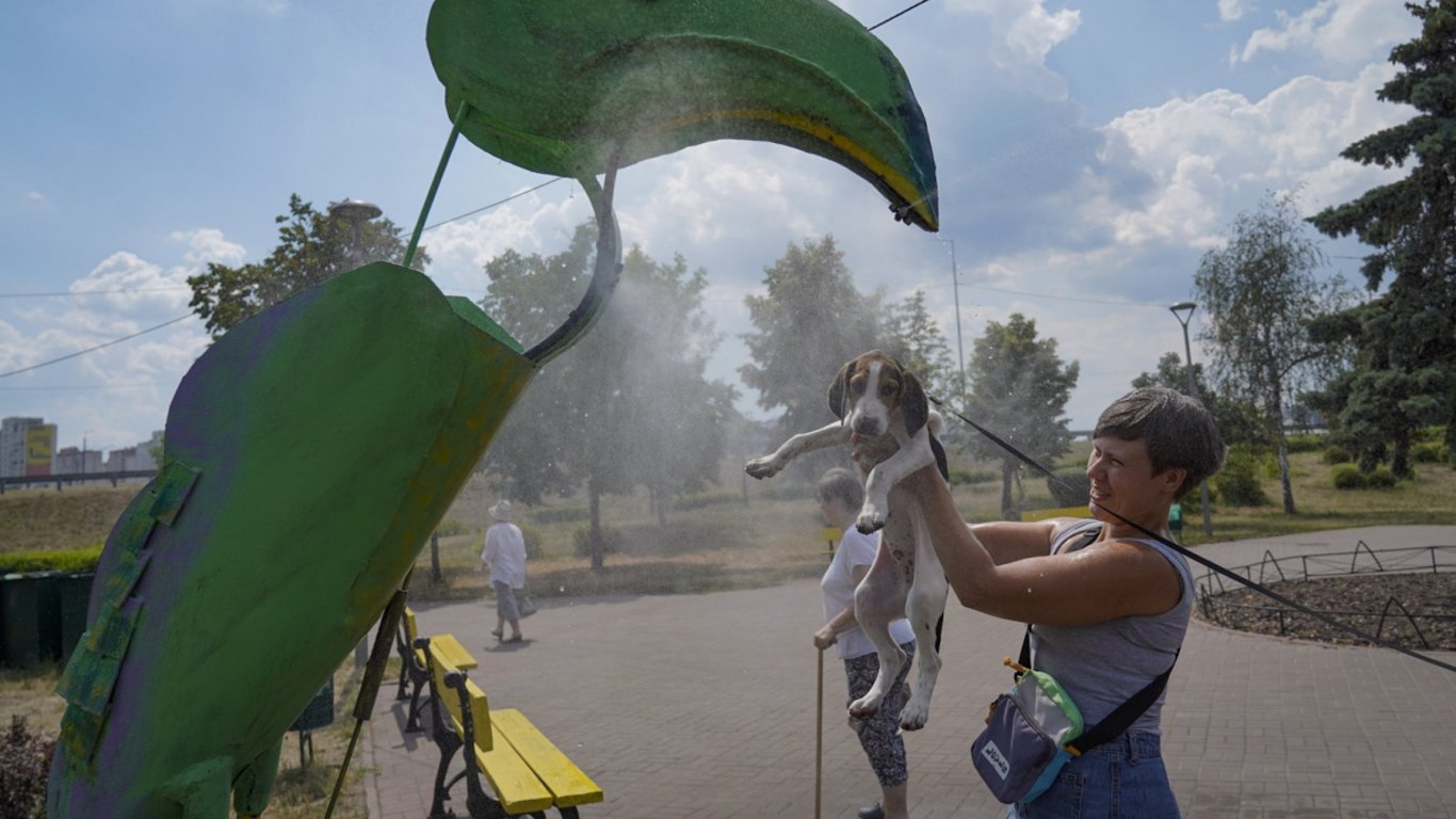 Сухо та спекотно до +34°С: Укргідрометцентр дав прогноз погоди на вівторок