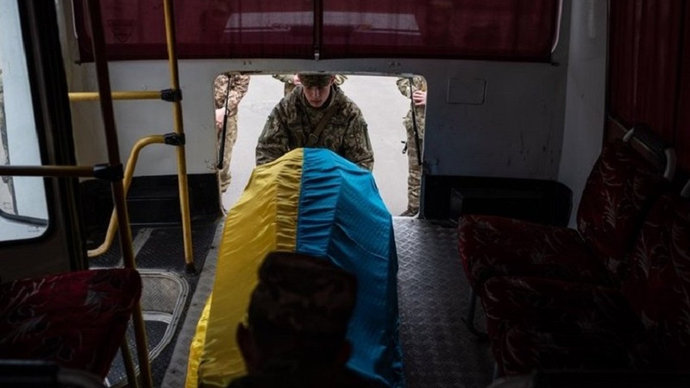 Стало відомо, скільки Україна вже повернула тіл загиблих воїнів