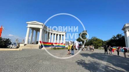 Поліції було в три рази більше ніж учасників: в Одесі відбувся ЛГБТ марш. Відео - 285x160