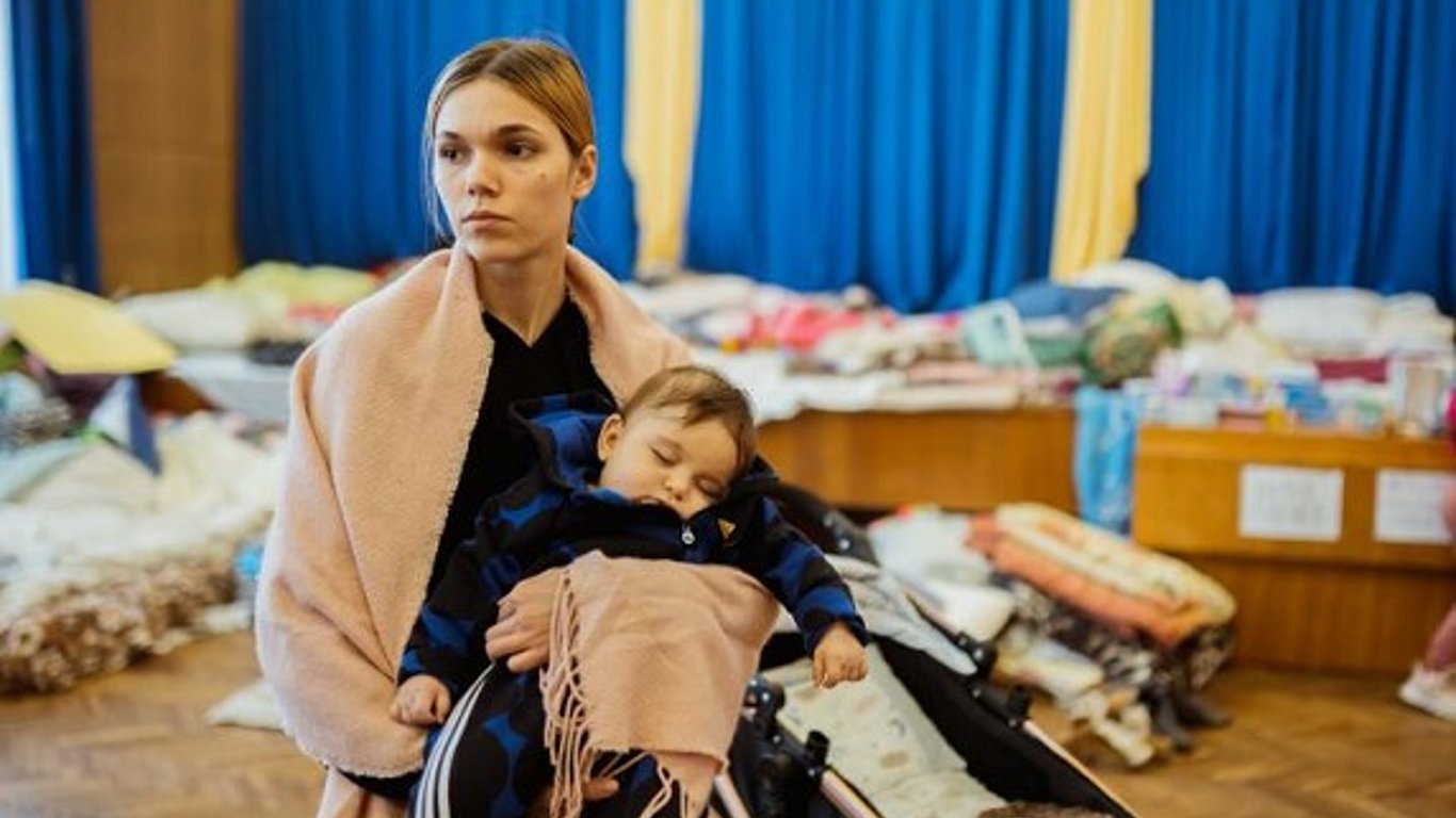 Помощь многодетным семьям в Киеве – Красный Крест передает продуктовые наборы