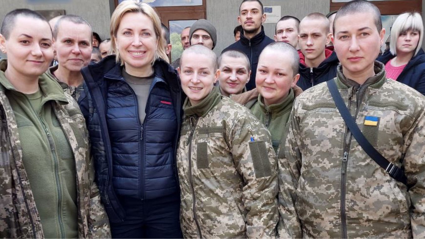 Допомога українцям — звільненим із російського полону виплатили по 100 тис. грн
