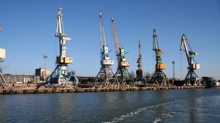 З окупованого Бердянська вийшло перше судно з тоннами краденого українського зерна - 285x160