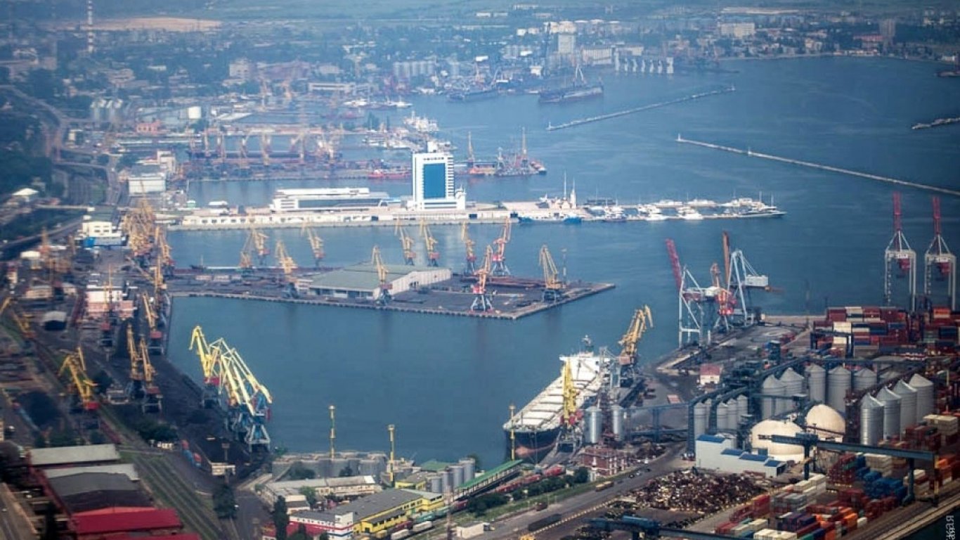 В Украине закрыли порты для судов под флагом России