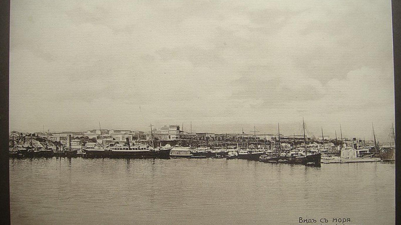 У мережі з'явилися архівні фото руїн порту в Одесі