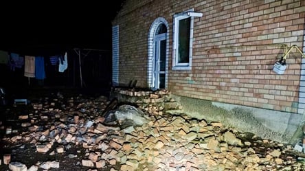 Ворог вдарив "Градами" та артилерією по Дніпропетровщині, пошкоджено житлові будинки - 285x160