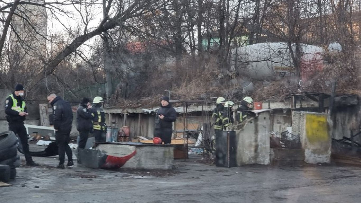 Пожежа на сміттєзвалищі в Києві 4 грудня - пожежники знайшли обгорілий труп