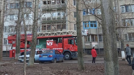 Пожарные в Одессе еле проехали на вызов из-за запаркованного двора - 285x160