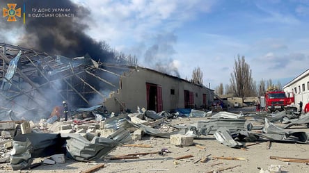 Спасатели потушили пожар в складском помещении на Новомосковской в Одессе - 285x160